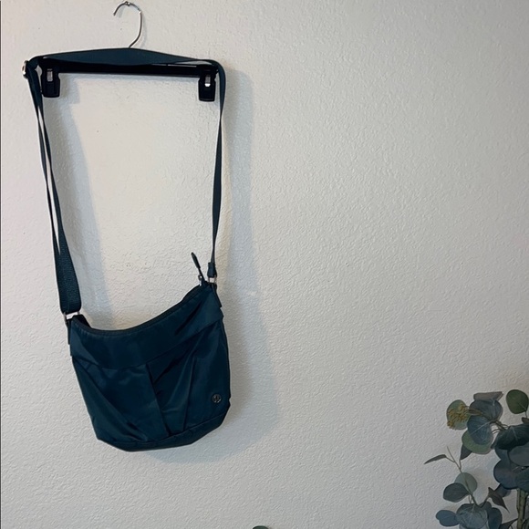 lululemon athletica Green Crossbody Bag - Picture 2 of 6